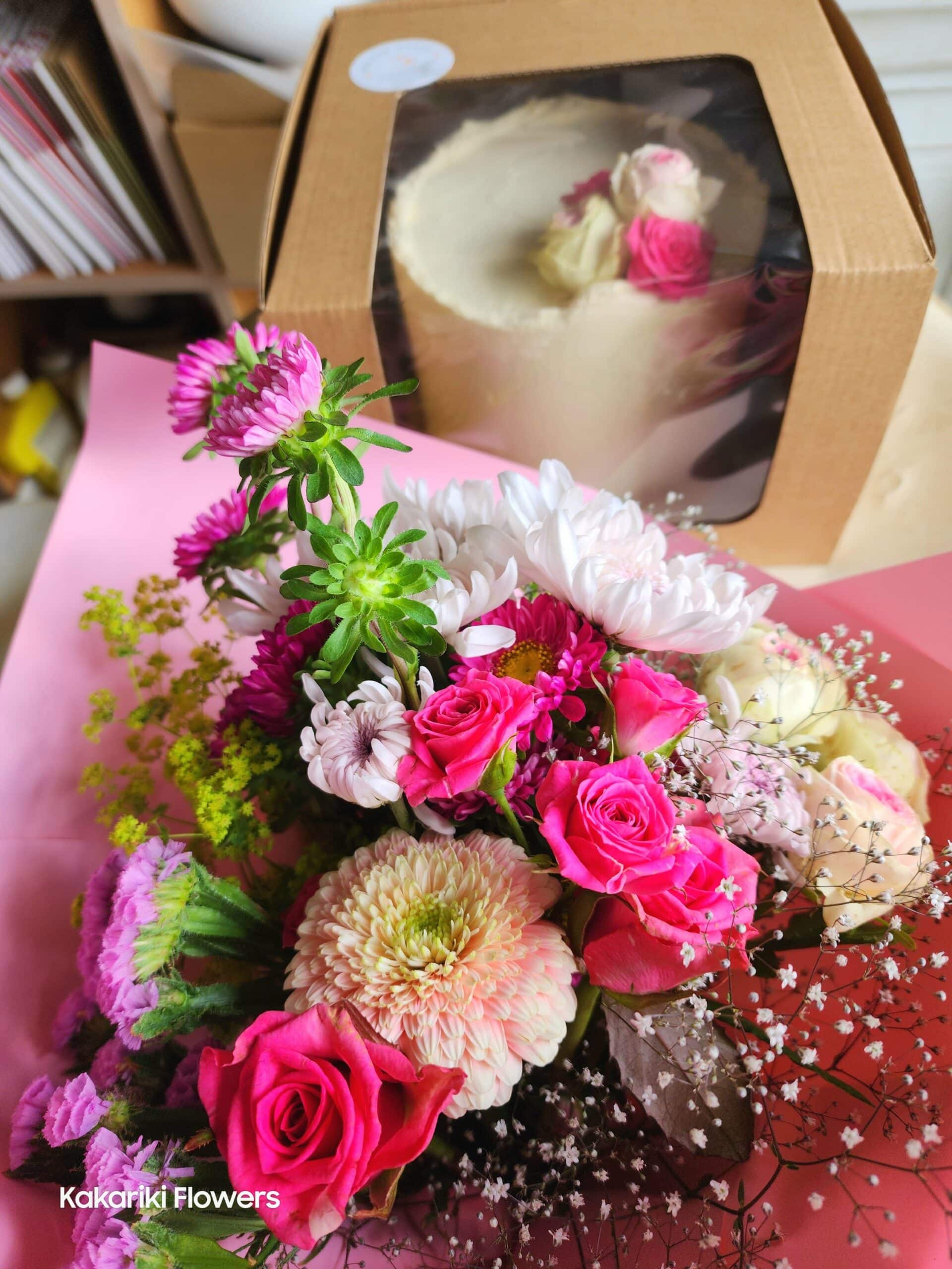 Deluxe Cakes - Mud Cake and Blooms
