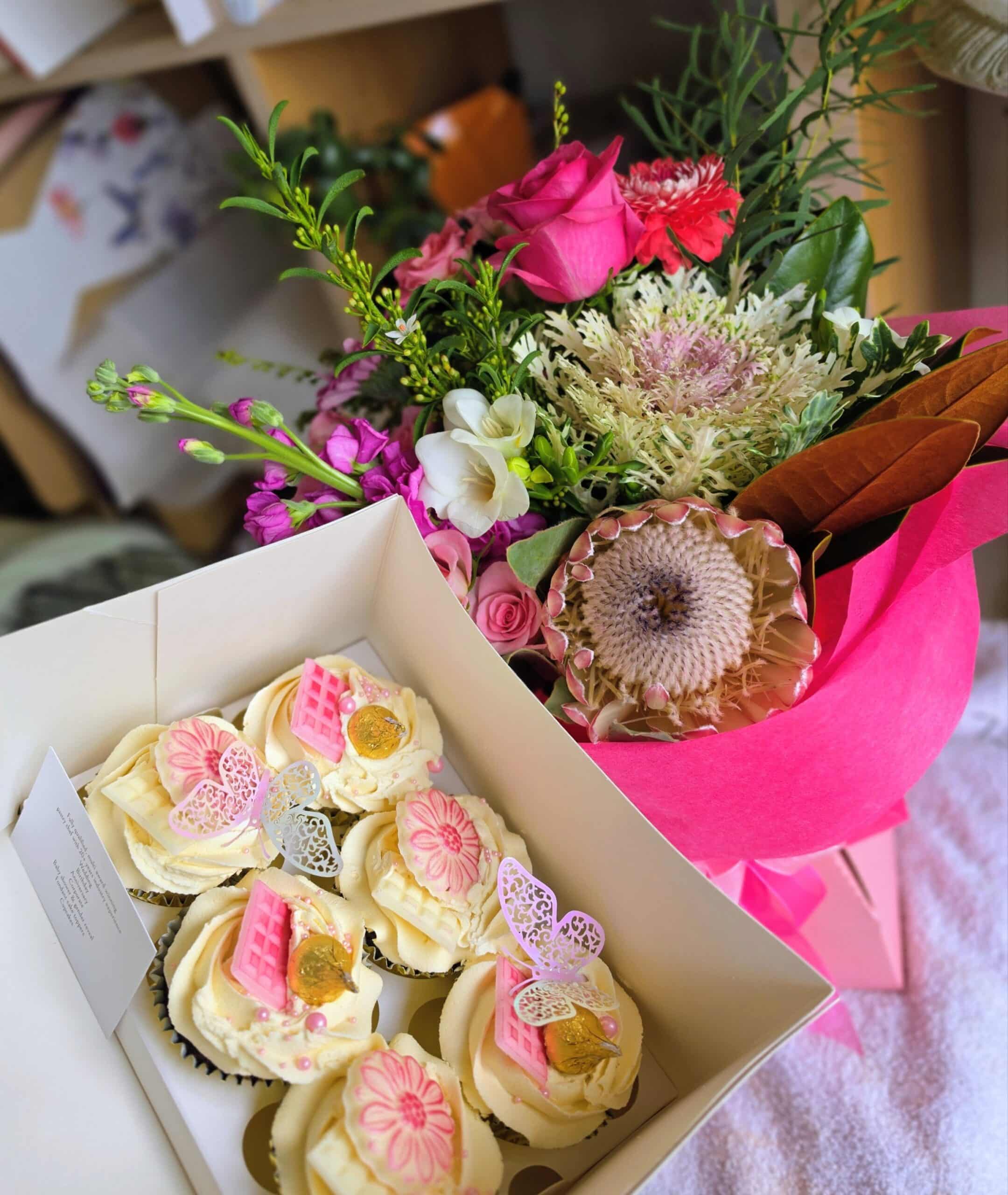 Deluxe Cakes - Cupcakes and Blooms
