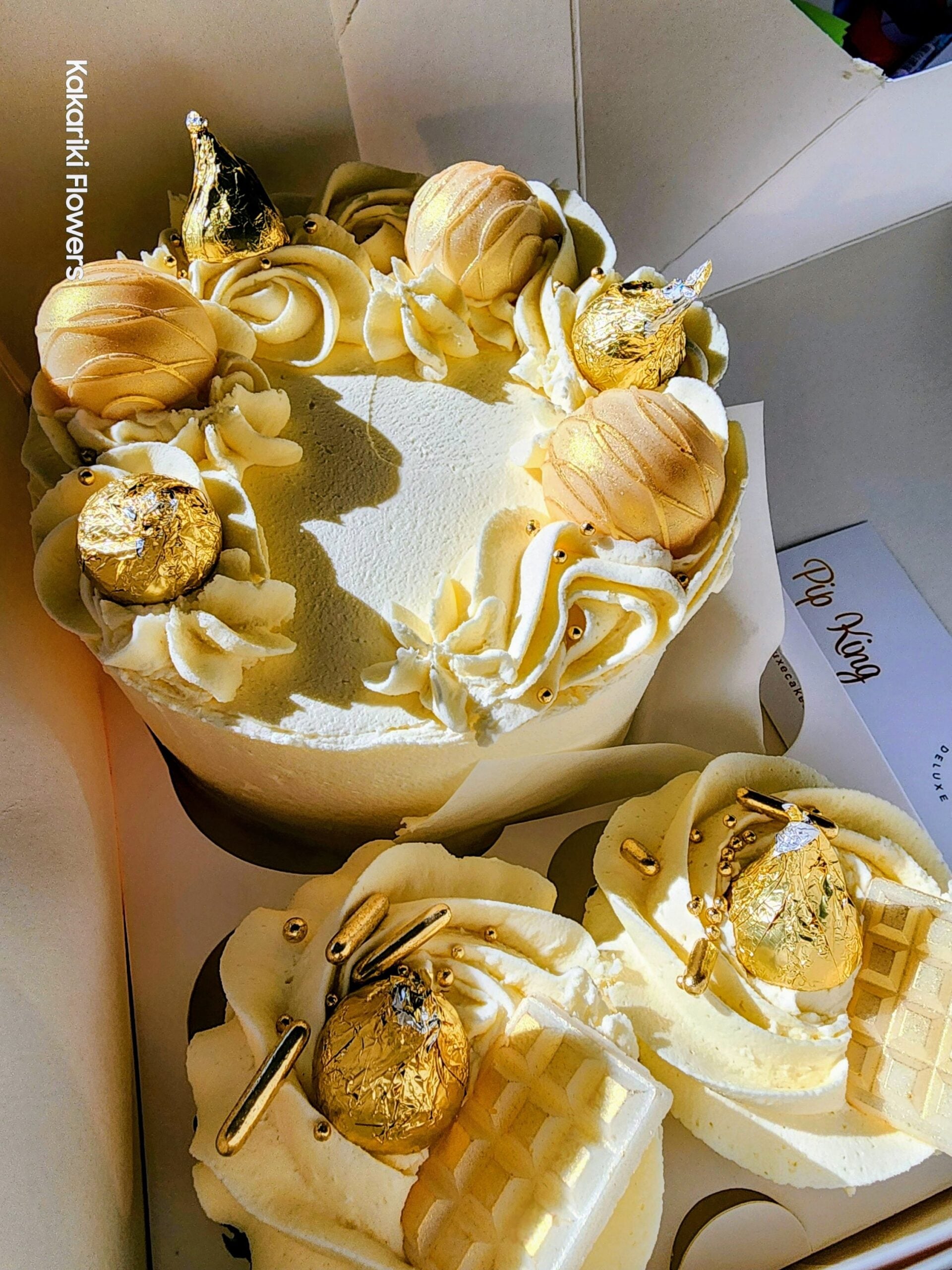 Deluxe Cakes- Cake Bento Box and Blooms